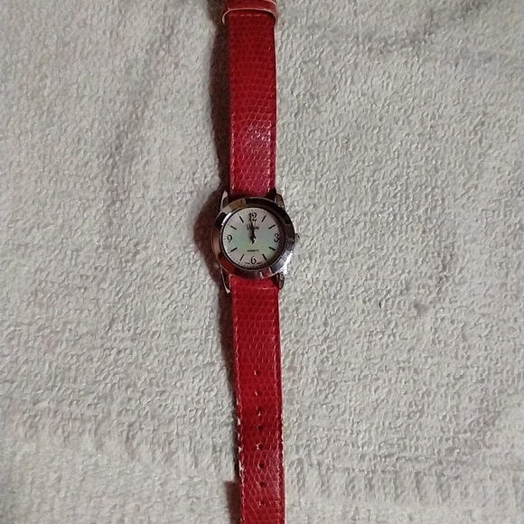 Women's vivani mother of pearl face red faux leather band accutime Japan movemen - Picture 4 of 4